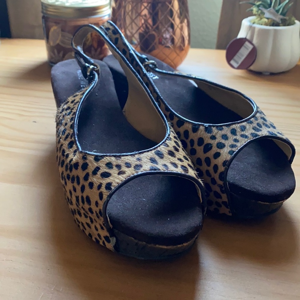 Cute shoes with a cute print on them! Perfect for the spring and summer!